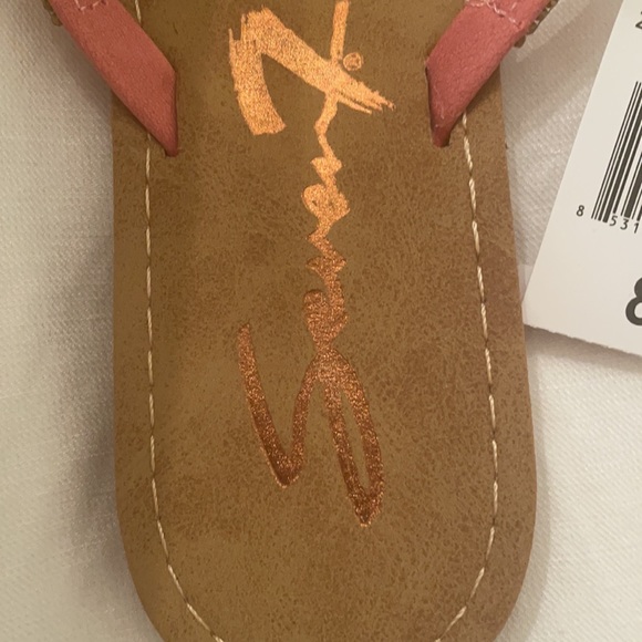 Brand new pink sandals - Picture 2 of 3